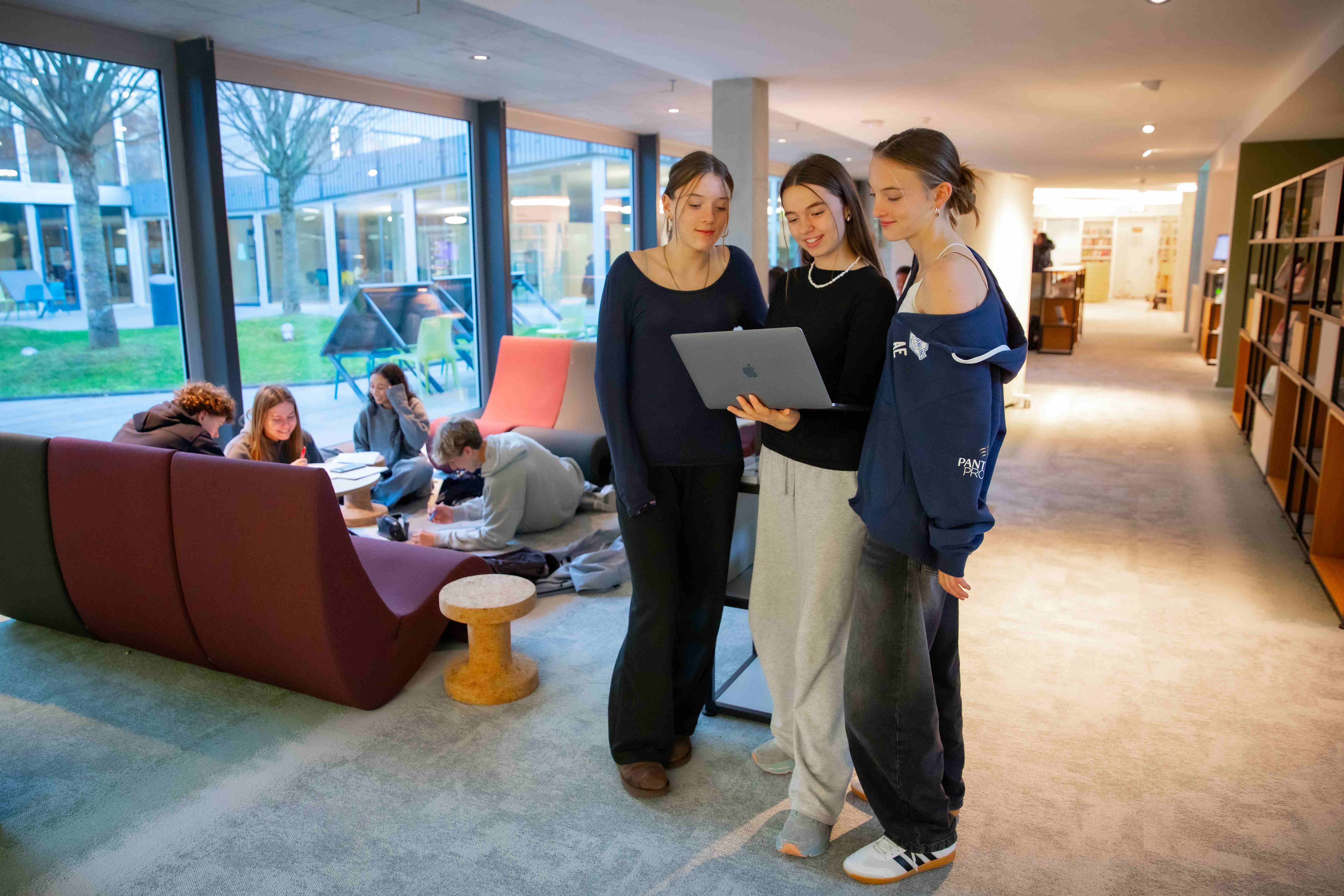 International School of Lausanne — Sports