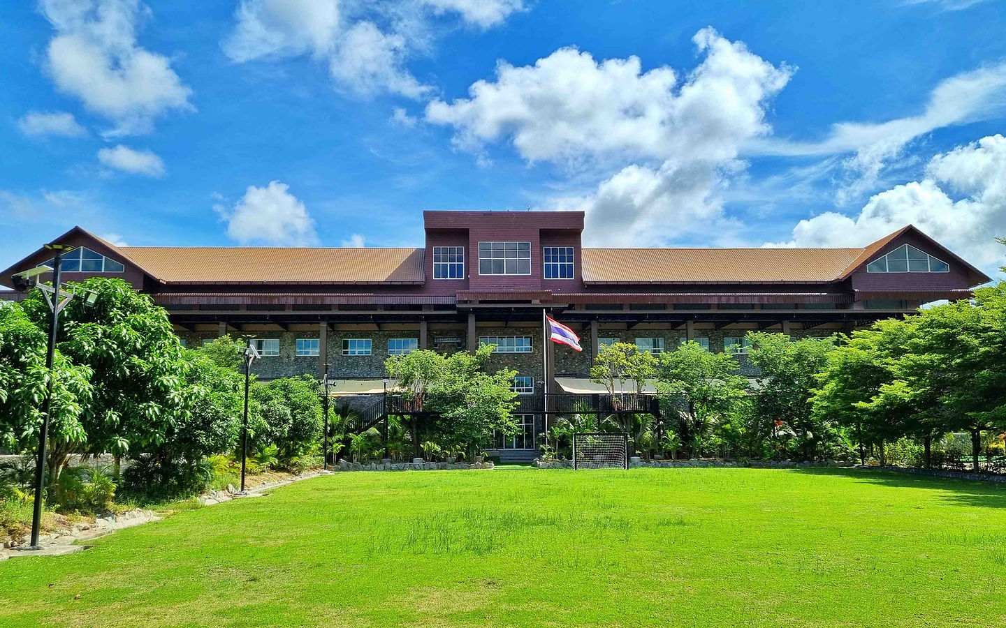 El Dream Christian International School — Campus